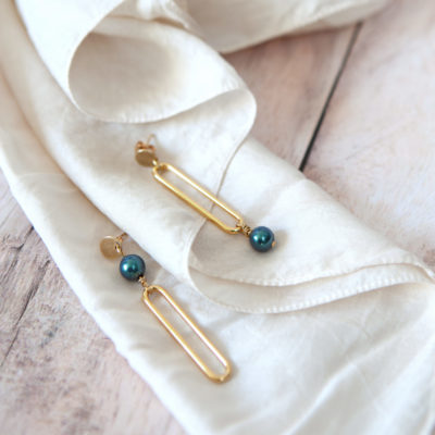 boucles asymétriques volga dorées avec perle en cristal