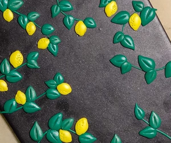 Création d'une plaque en pâte polymère pour bijoux motif citron
