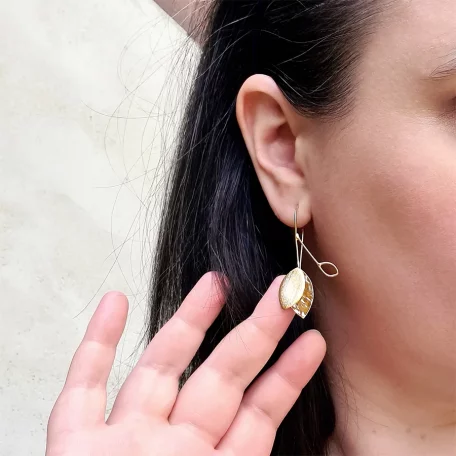 Boucles d'oreilles asymétriques dorées