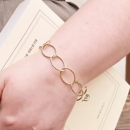 Bracelet grosse maille doré porté