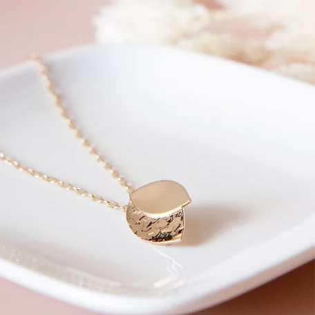 Collier fin pendentif doré feuillage Sylva
