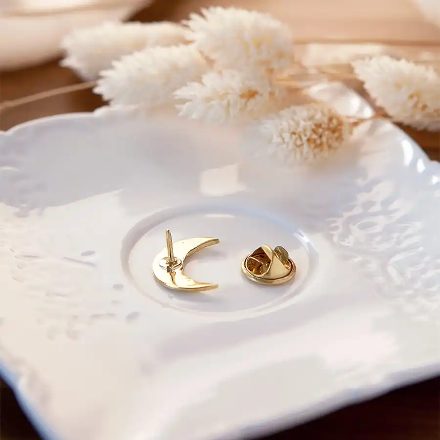 Broche lune vue de dos